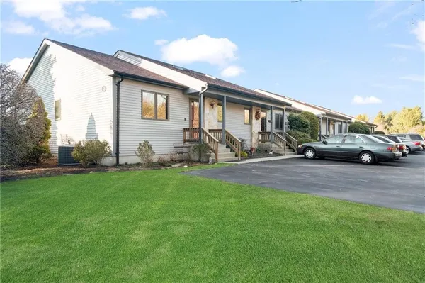 $2,200 | 30 Acorn Court, Unit G1, South Kingstown, RI 02879