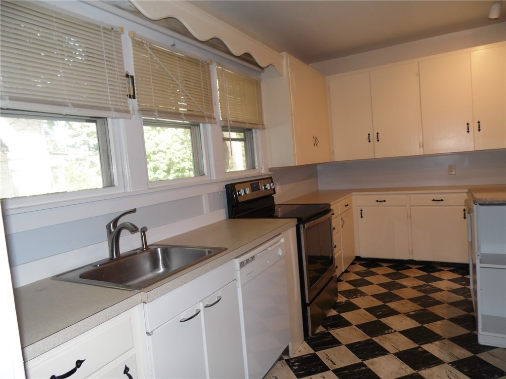 5 Crescent Street, Unit 1 Westerly, RI 02891 - Photo 5 of 15