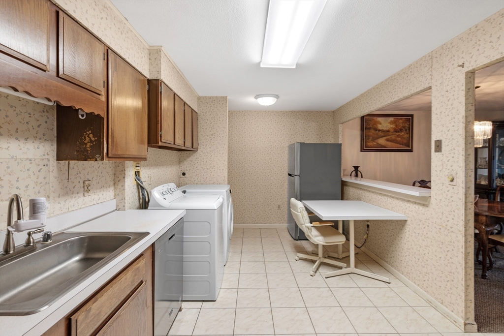 402 Paradise Road, Unit U: 3Q Swampscott, MA 01907 - Photo 15 of 36