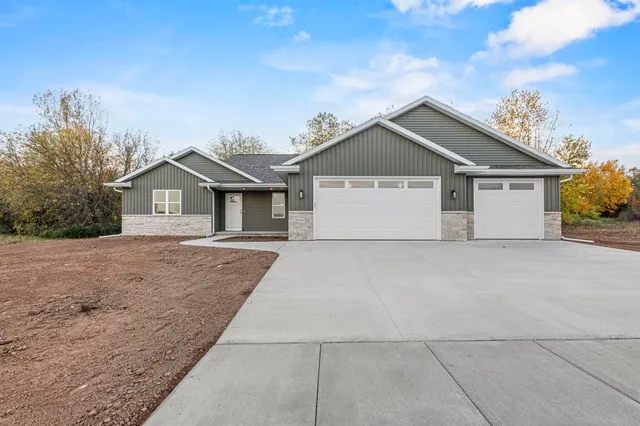 $499,900 | W7043 Otis Drive, Greenville, WI 54942