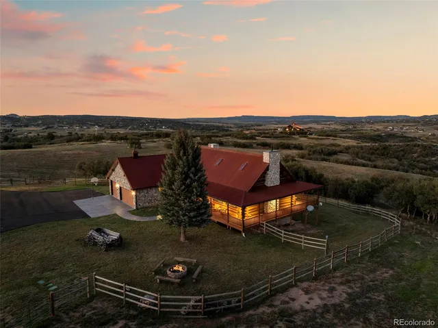 an aerial view of a house having yard