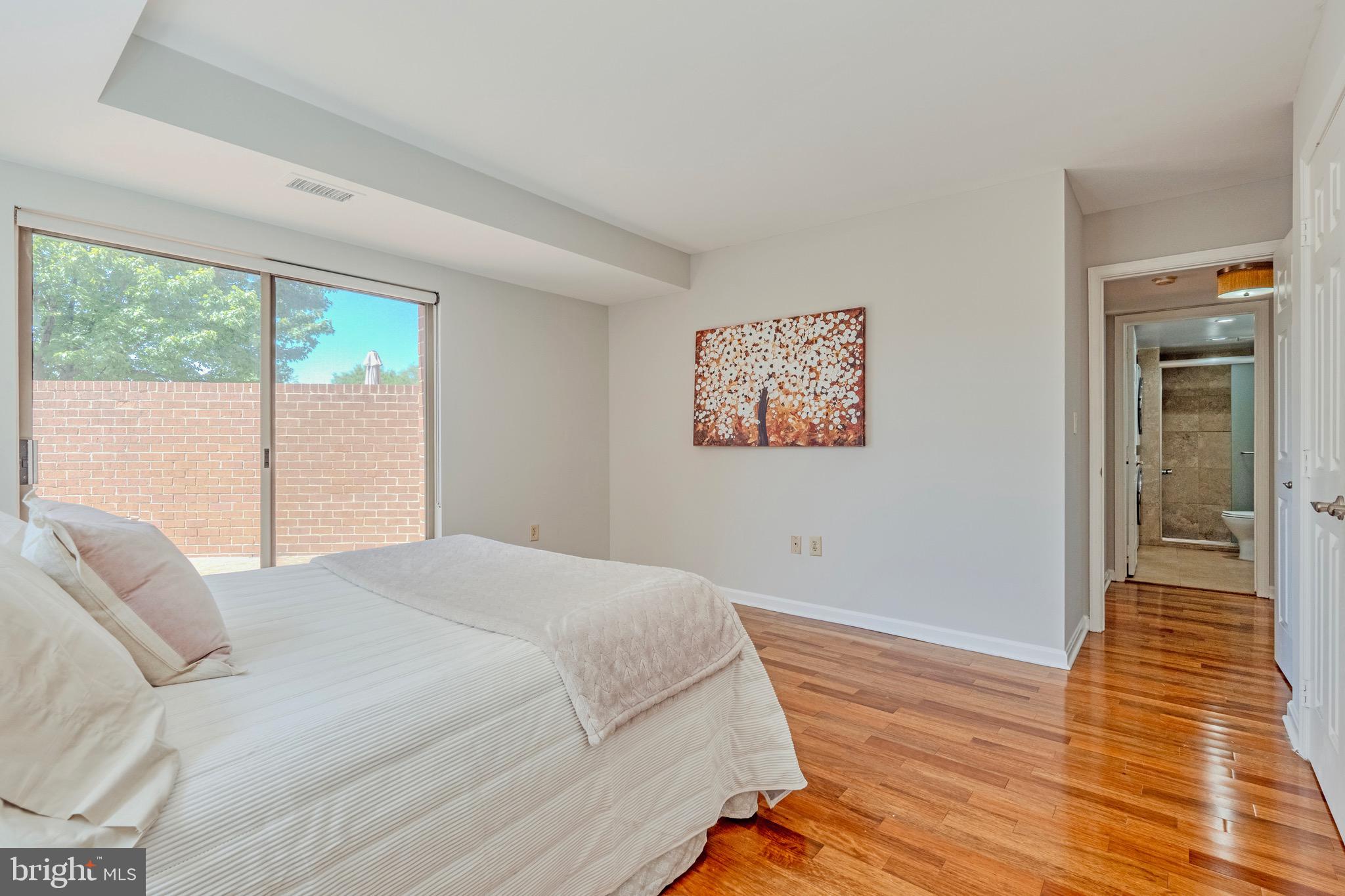 505 East Braddock Road, Unit 104 Alexandria, VA 22314 - Photo 17 of 42 Owner's Suite