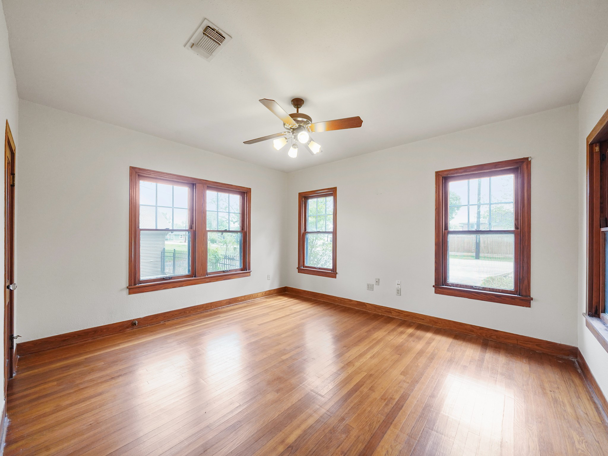 229 East Cedar Street Angleton, TX 77515 - Photo 9 of 22