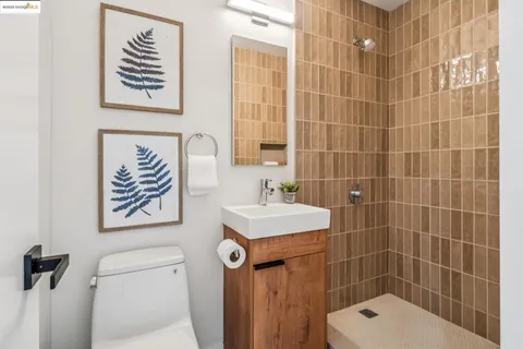 $2,097,000 | 737-739 61st Street, Oakland, CA 94609