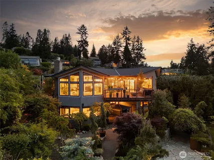 $2,450,000 | 10847 Bill Point Bluff Northeast, Bainbridge Island, WA 98110