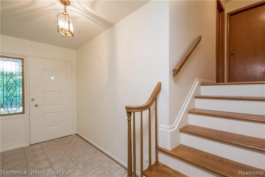 36203 Paddleford Road Farmington Hills, MI 48331 - Photo 5 of 42