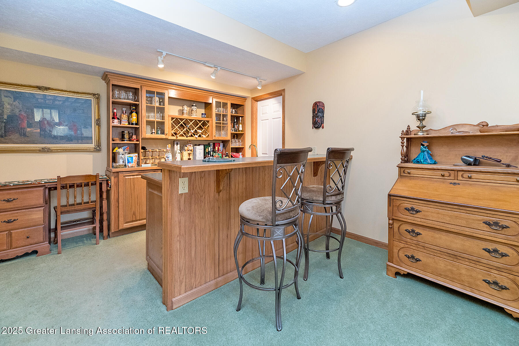 11795 Schavey Road Dewitt, MI 48820 - Photo 24 of 30 Family Room/Wet Bar