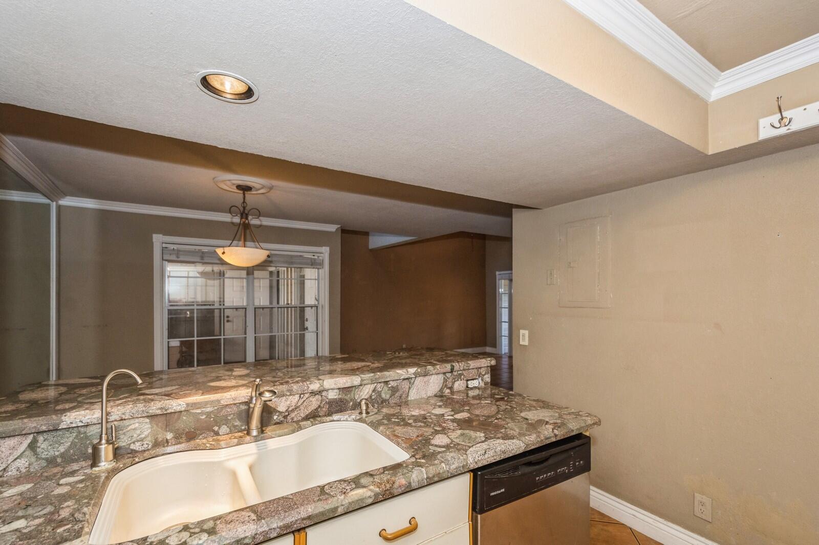 5305 Buckhead Circle, Unit 1030 Boca Raton, FL 33431 - Photo 8 of 36 08_5305BuckheadCircle_177002_Kitchen_Lar