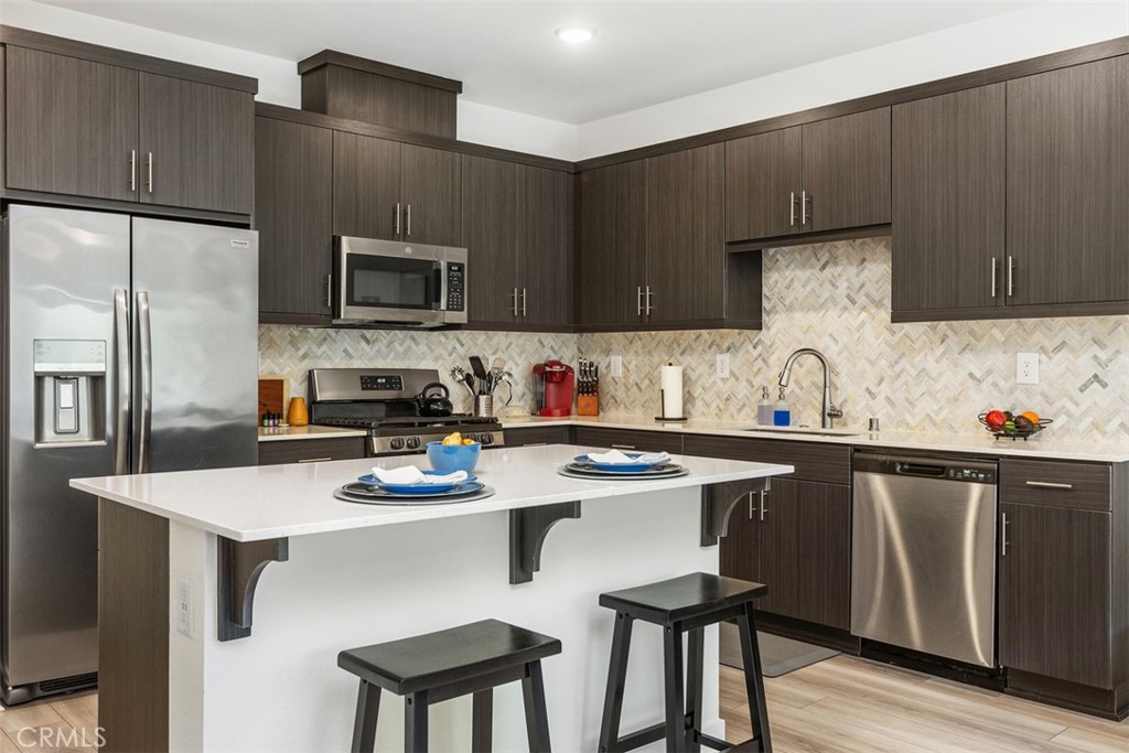 35111 Rangpur Lane Fallbrook, CA 92028 - Photo 14 of 40 Open kitchen and island