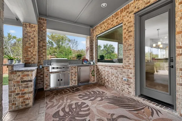 a view of livingroom with furniture
