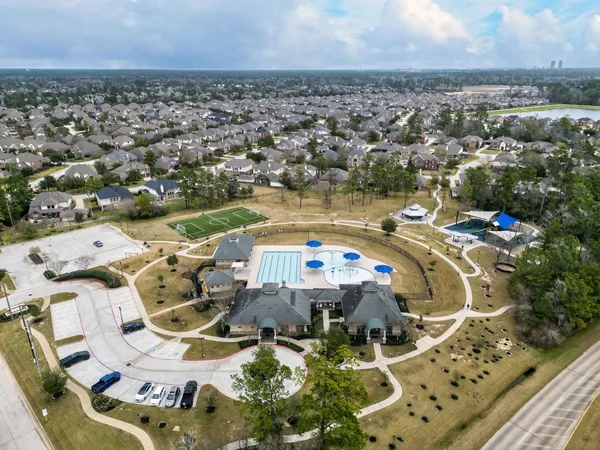 a view of a swimming pool in back of the house