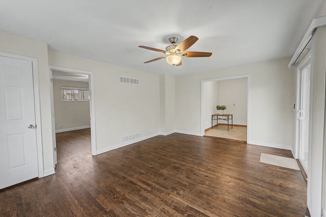 218 North Louis Street Mount Prospect, IL 60056 - Photo 13 of 33