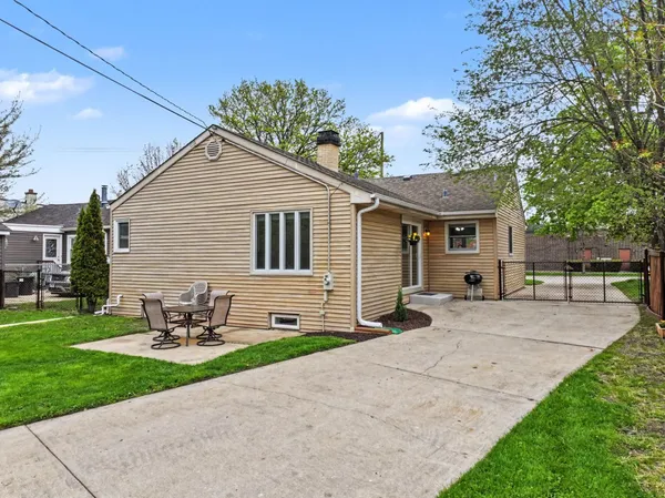 $459,900 | 218 North Louis Street, Mount Prospect, IL 60056