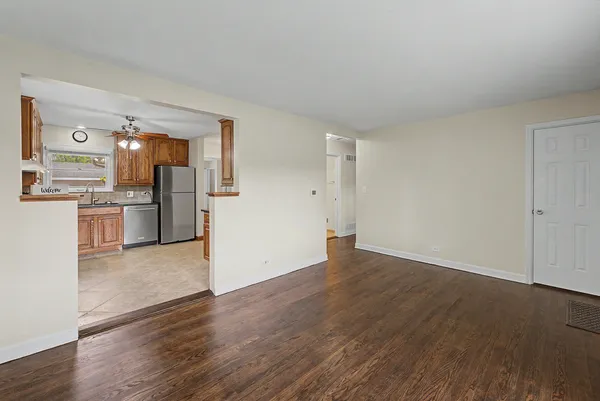 $459,900 | 218 North Louis Street, Mount Prospect, IL 60056