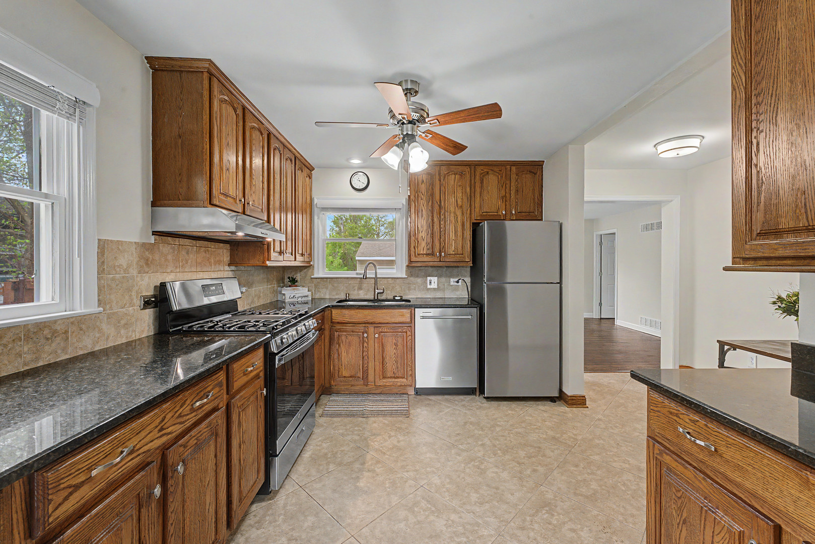 218 North Louis Street Mount Prospect, IL 60056 - Photo 5 of 33