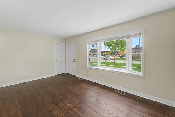 $459,900 | 218 North Louis Street, Mount Prospect, IL 60056