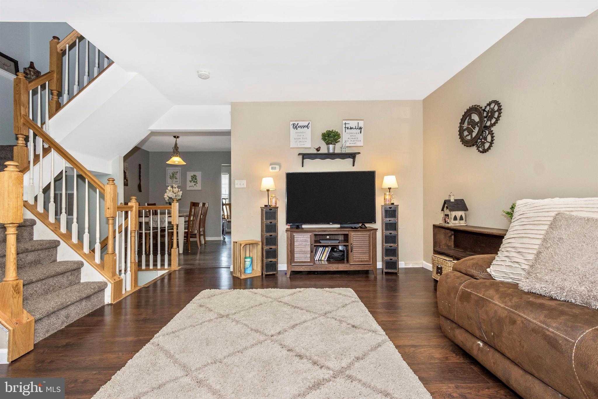 211 Ridgeview Lane Hanover, PA 17331 - Photo 15 of 37 Large, open living area