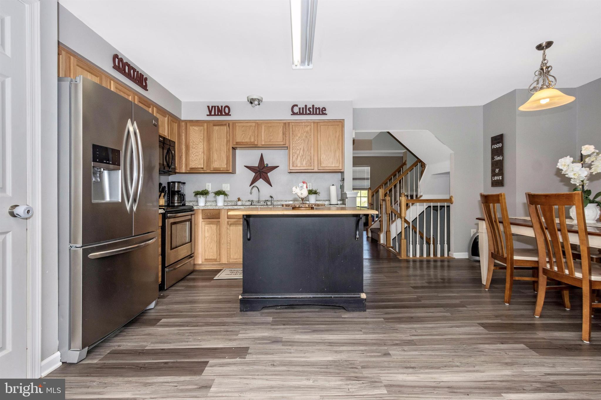 211 Ridgeview Lane Hanover, PA 17331 - Photo 17 of 37 Kitchen/Dining
