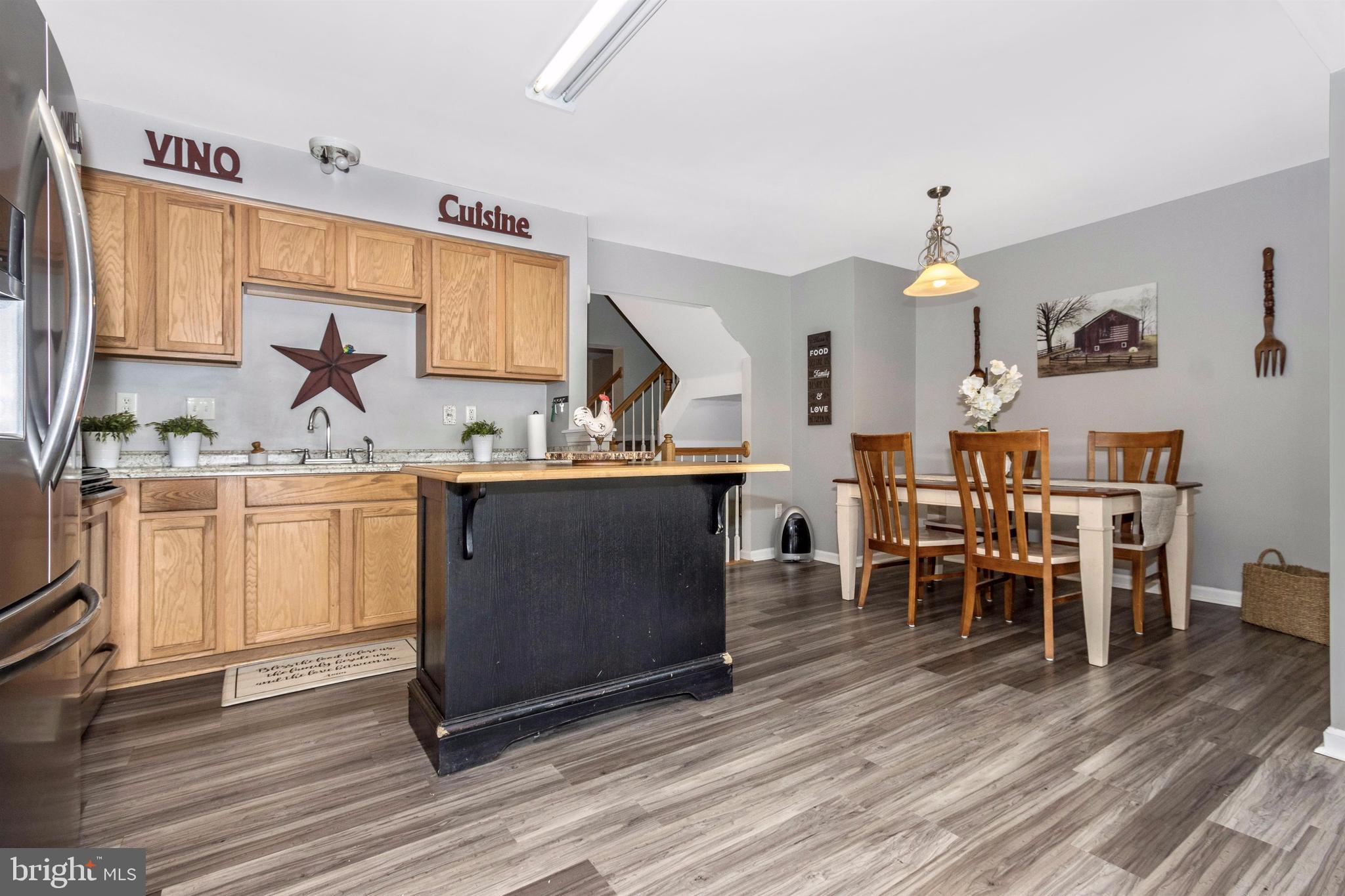 211 Ridgeview Lane Hanover, PA 17331 - Photo 18 of 37 Kitchen/Dining