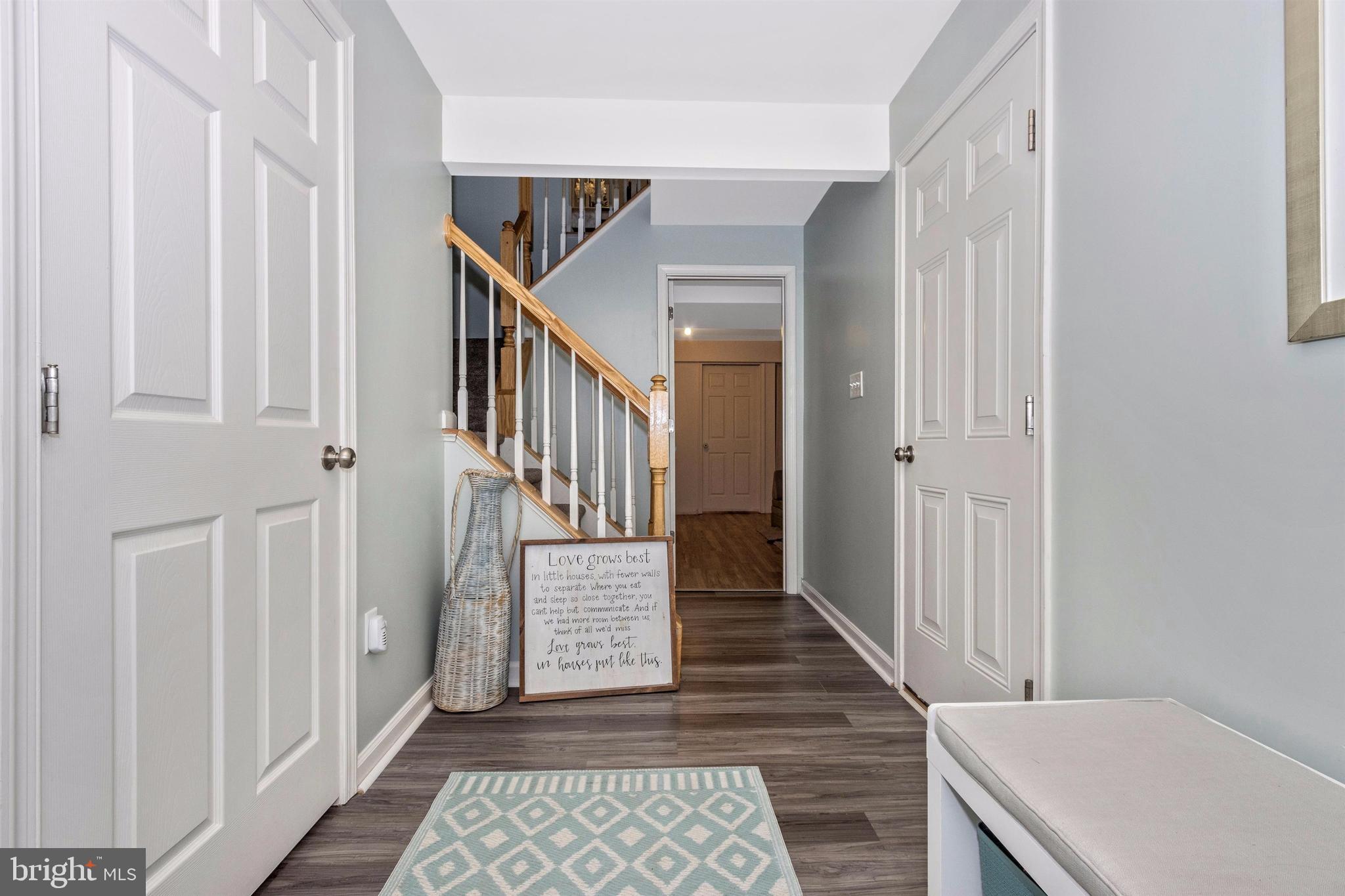 211 Ridgeview Lane Hanover, PA 17331 - Photo 3 of 37 Foyer