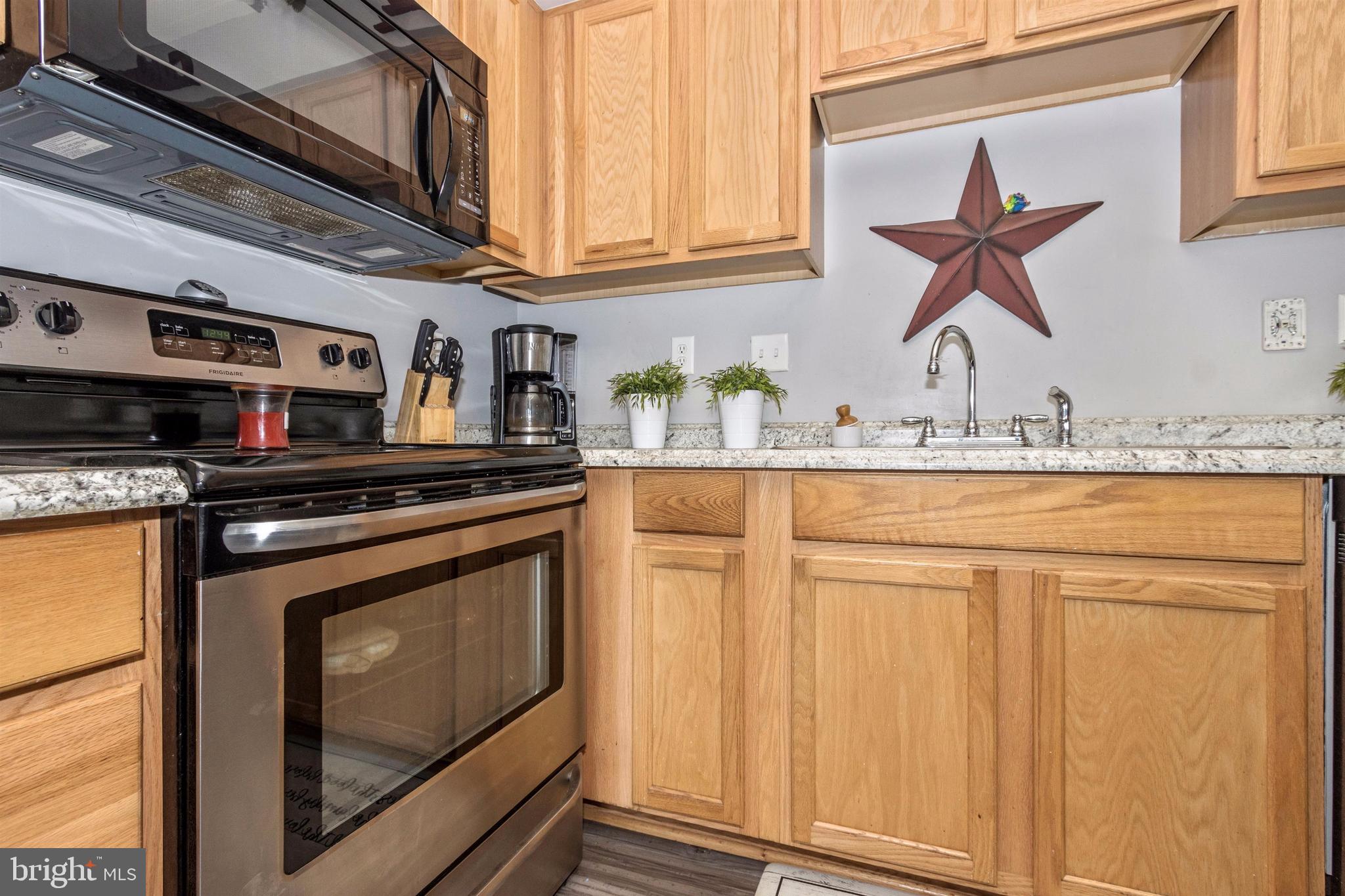 211 Ridgeview Lane Hanover, PA 17331 - Photo 23 of 37 Stainless appliances