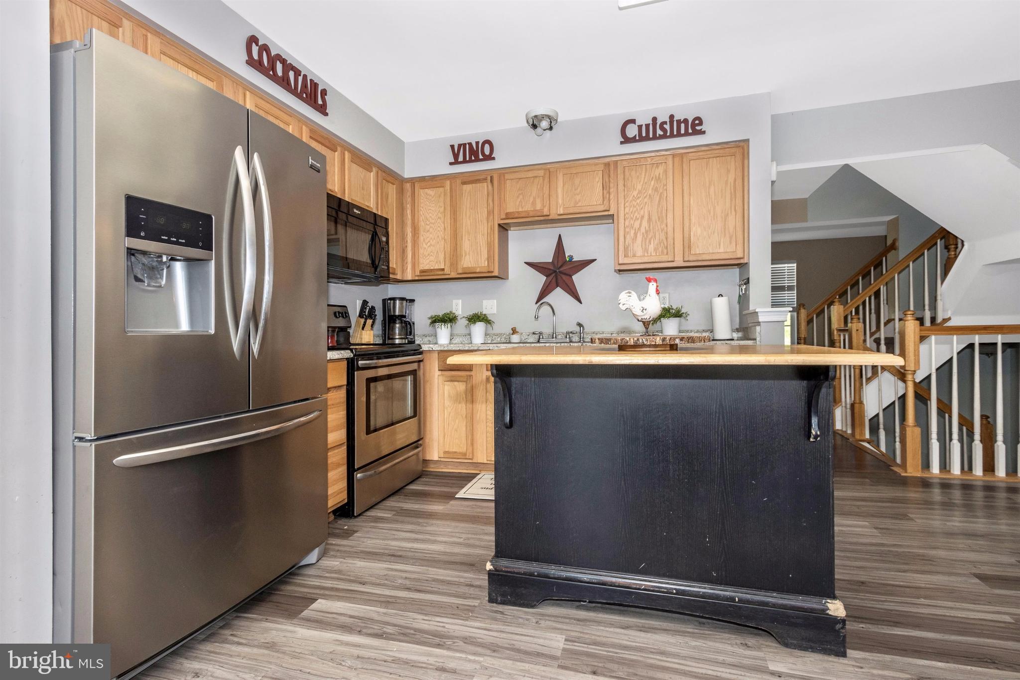 211 Ridgeview Lane Hanover, PA 17331 - Photo 24 of 37 Large kitchen with island