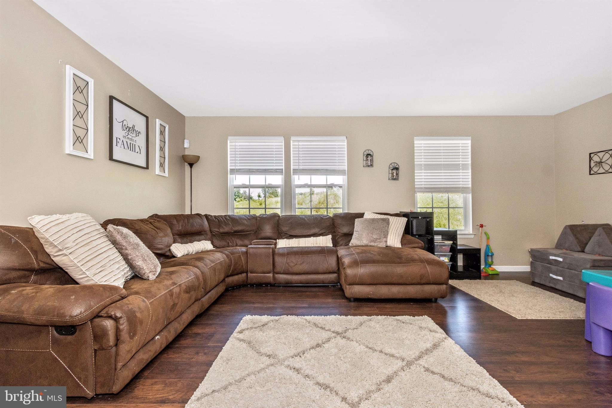 211 Ridgeview Lane Hanover, PA 17331 - Photo 10 of 37 Living room