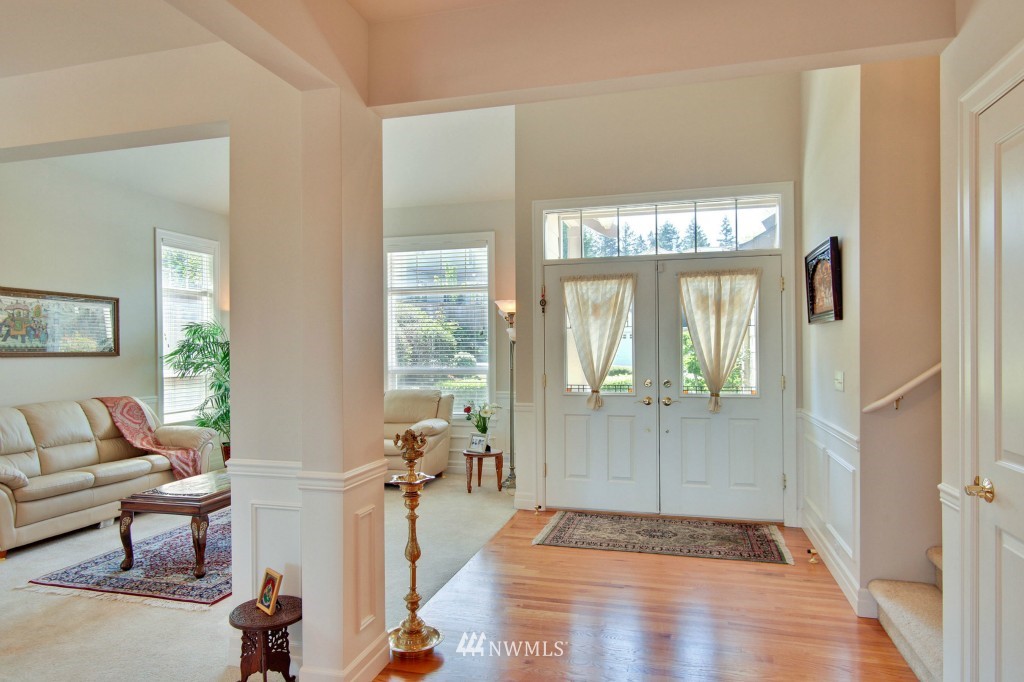 1924 Northeast 33rd Place Renton, WA 98056 - Photo 2 of 15 Gallery Image 2