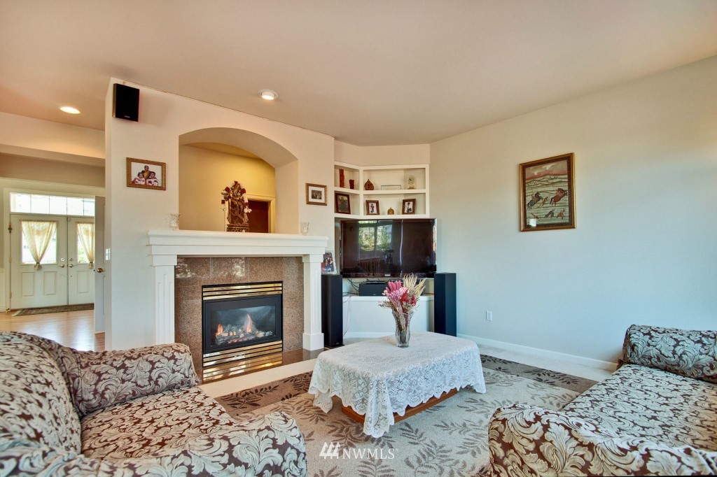1924 Northeast 33rd Place Renton, WA 98056 - Photo 6 of 15 Gallery Image 6