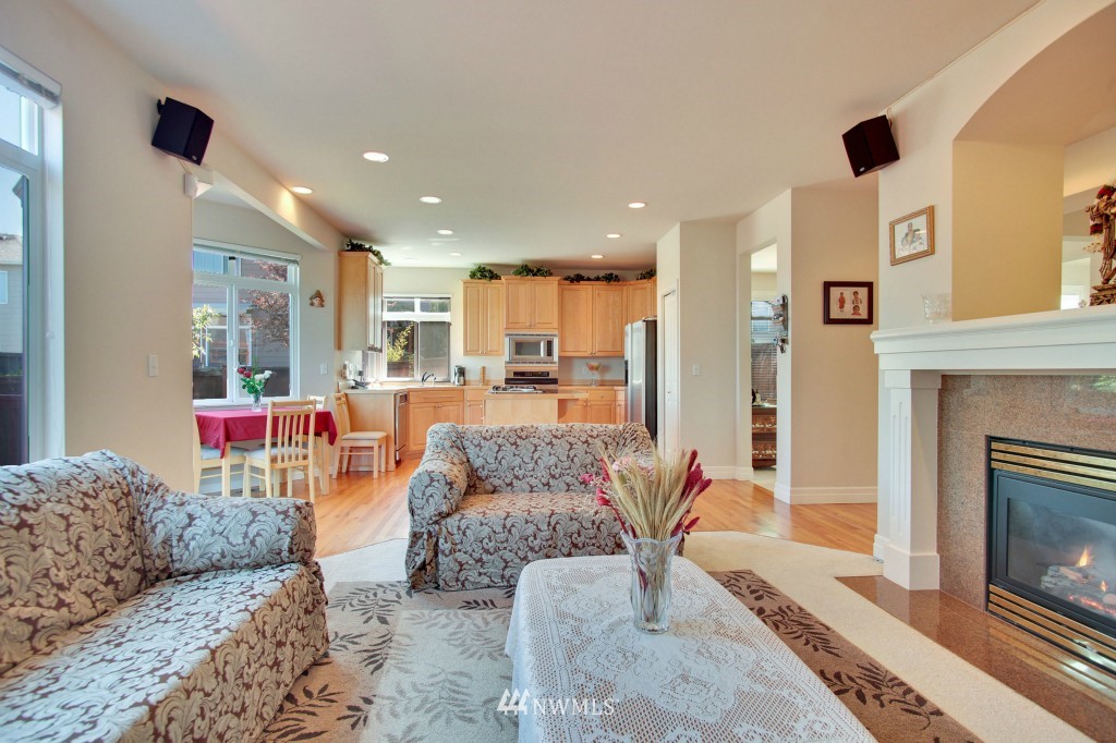 1924 Northeast 33rd Place Renton, WA 98056 - Photo 7 of 15 Gallery Image 7