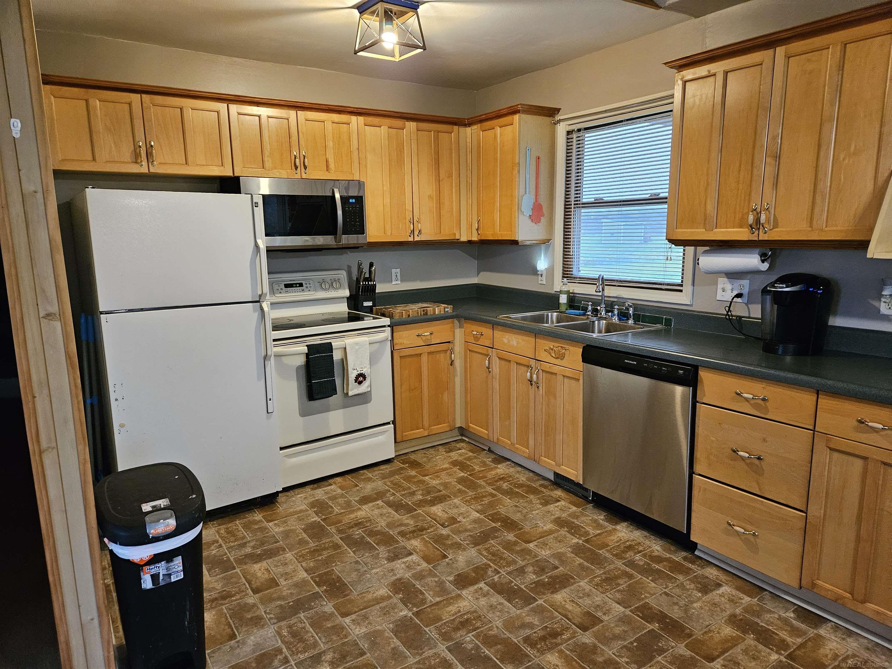8078 Wildcat Road Croswell, MI 48422 - Photo 12 of 22 50127295-11.JPG