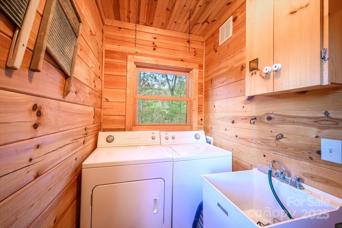 87 Prater Cove Road Franklin, NC 28734 - Photo 33 of 34 a utility room with dryer and washer