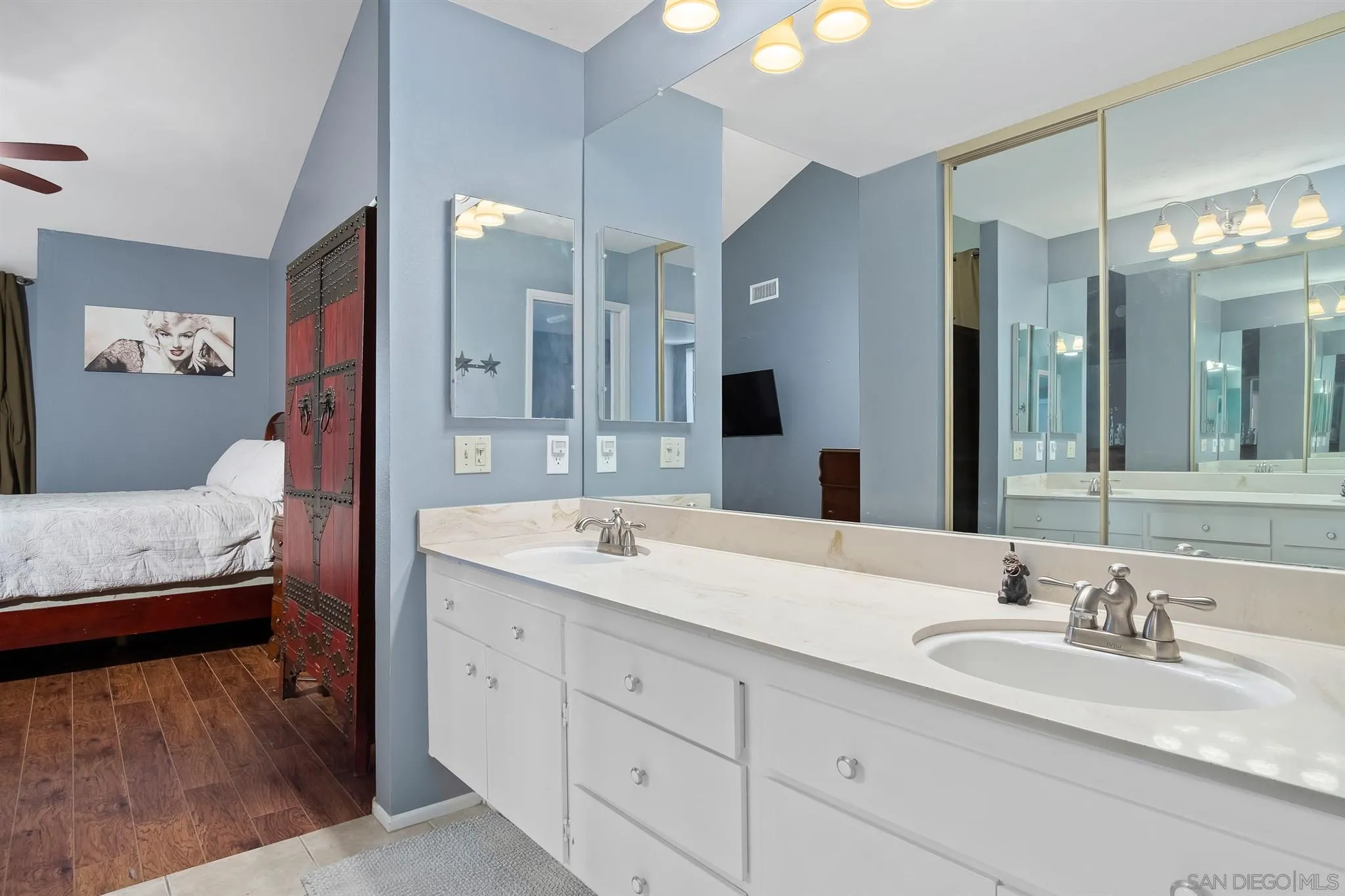330 Rock Ridge Place Escondido, CA 92027 - Photo 18 of 32 a en suite bathroom with double sink and a mirror