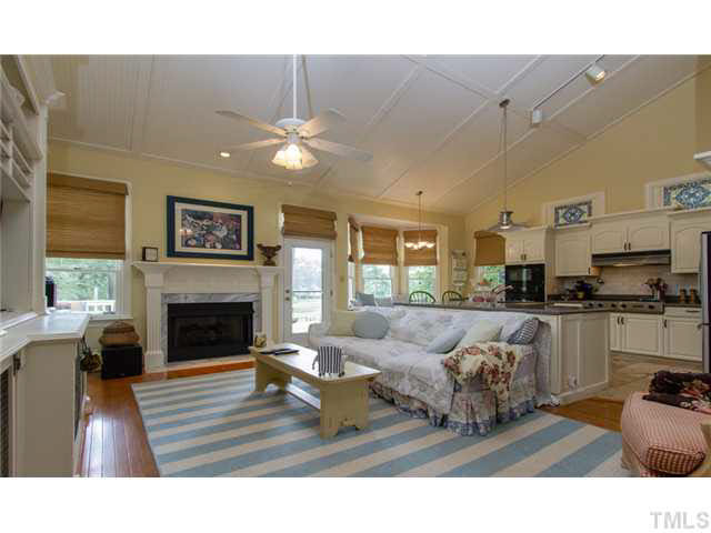 10009 Goodview Court Raleigh, NC 27613 - Photo 11 of 25 Den/Family/Great Room