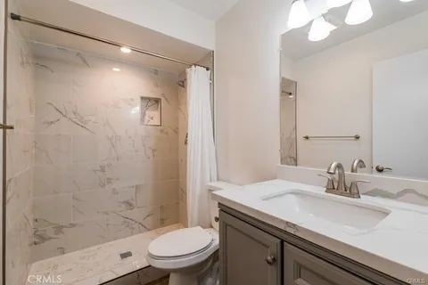$4,500 | 5800 Owensmouth Avenue, Unit 14, Woodland Hills, CA 91367