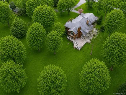 $2,195,000 | 22 Random Farms Circle, Chappaqua, NY 10514