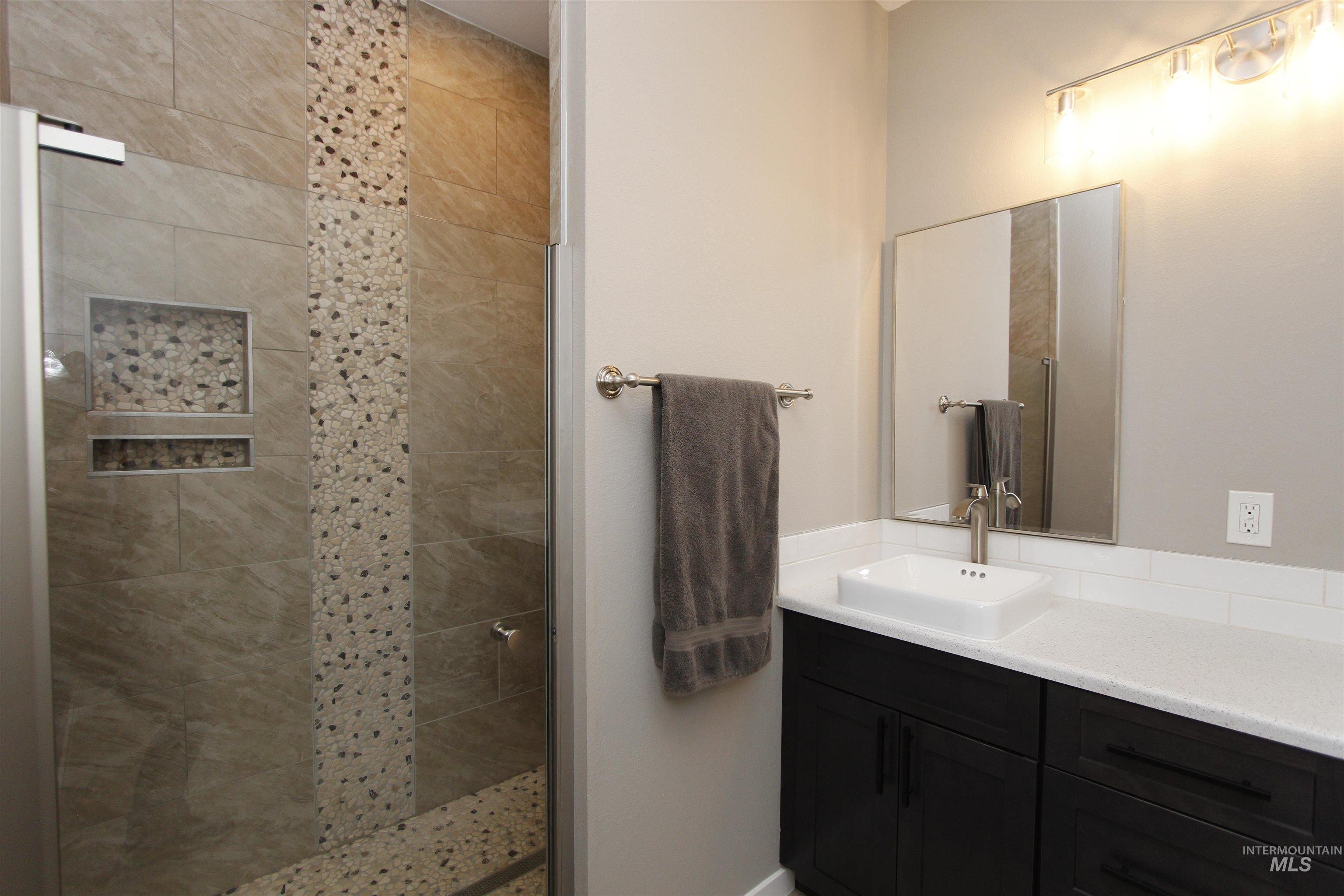 2013 Cedar Avenue Lewiston, ID 83501 - Photo 21 of 46 Bathroom double vanity, walk-in shower and water closet