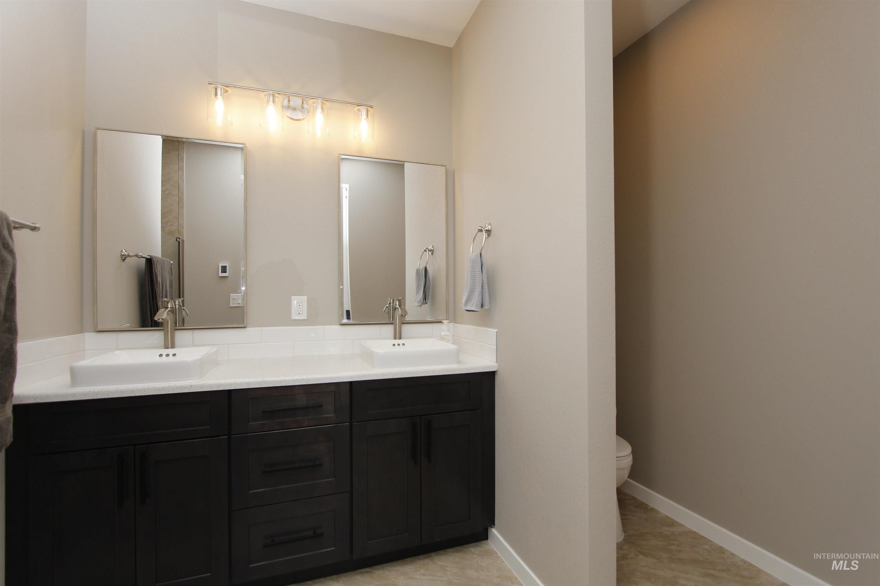 2013 Cedar Avenue Lewiston, ID 83501 - Photo 23 of 46 Bathroom featuring double vanity