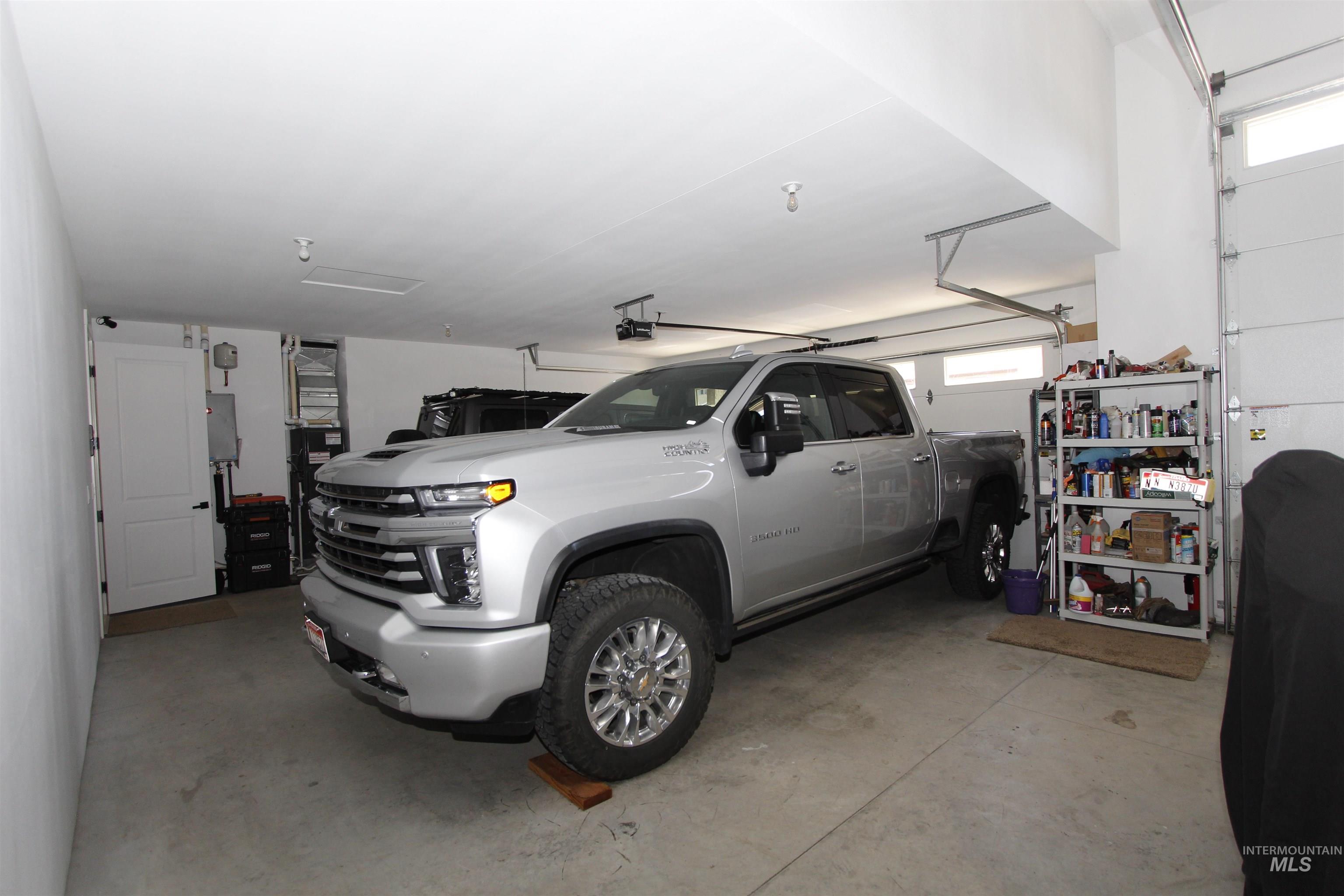 2013 Cedar Avenue Lewiston, ID 83501 - Photo 42 of 46 View of garage