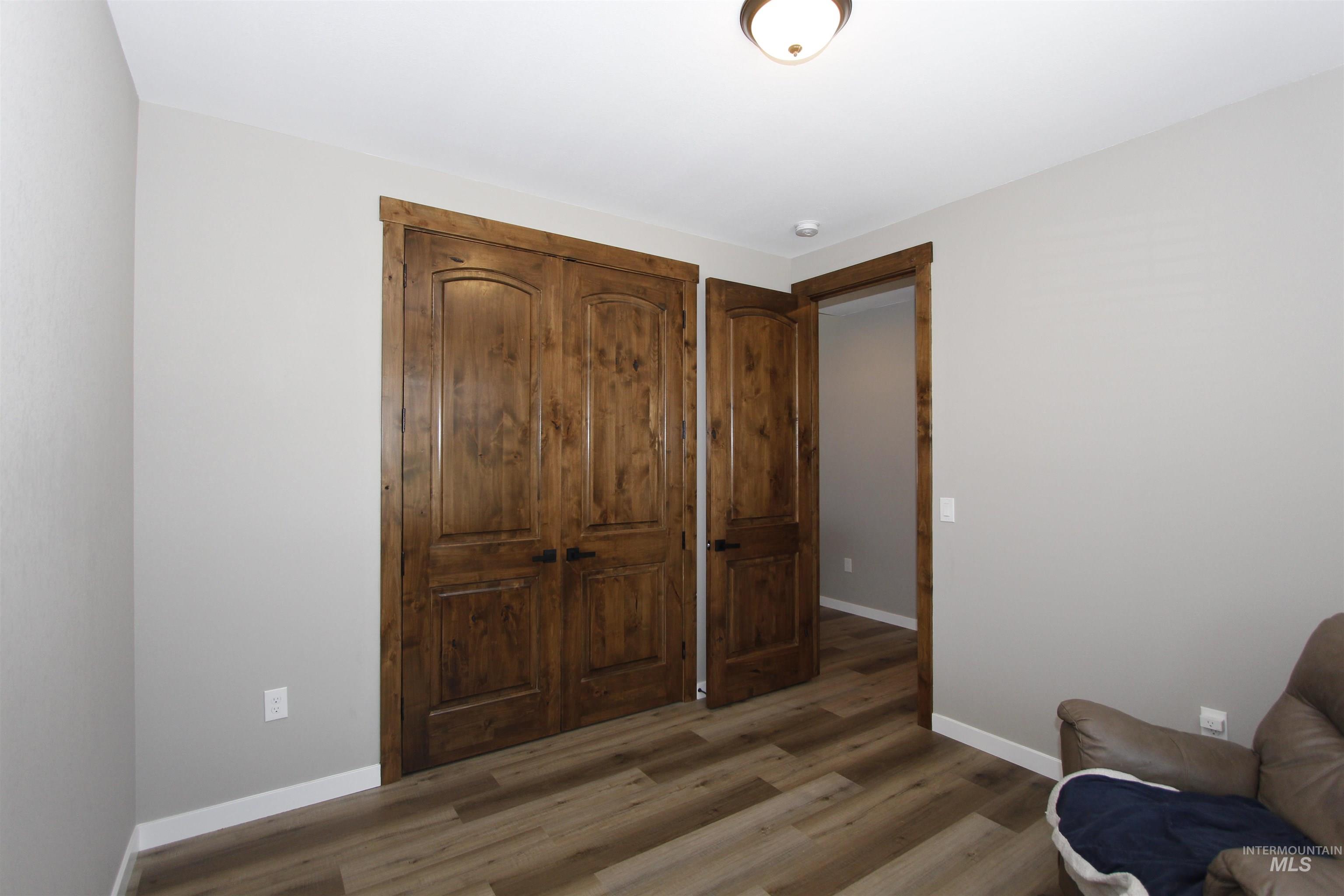 2013 Cedar Avenue Lewiston, ID 83501 - Photo 5 of 46 Living area featuring dark wood-style floors and baseboards