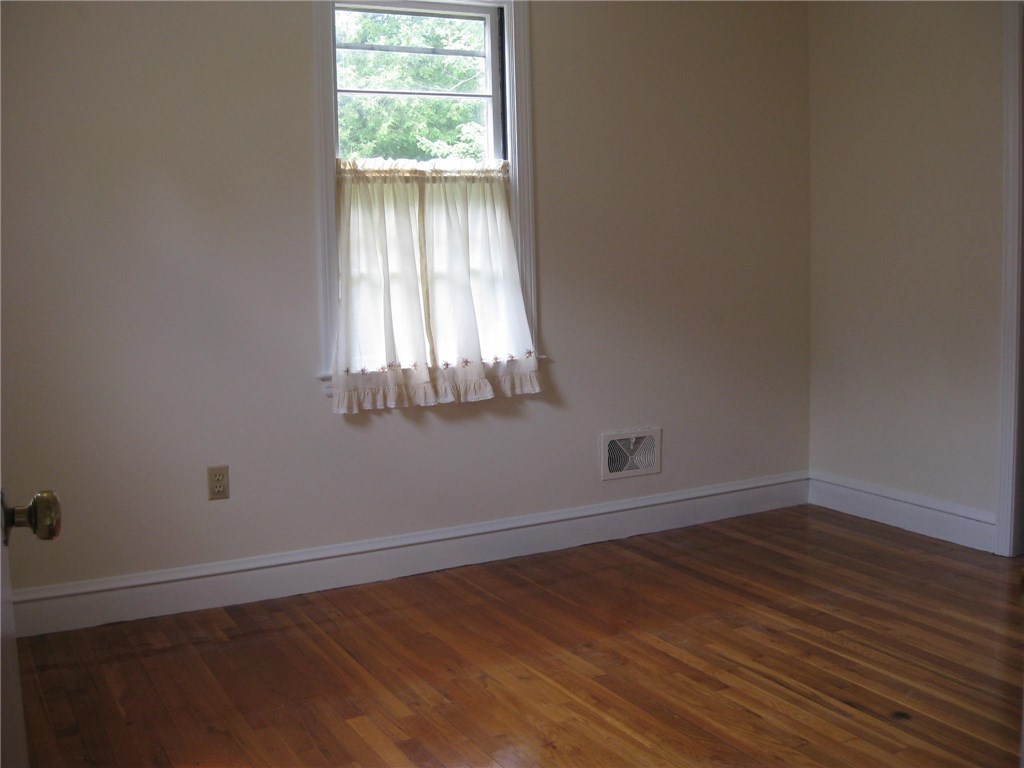 195 Old County Road Smithfield, RI 02917 - Photo 13 of 23 Dining Room