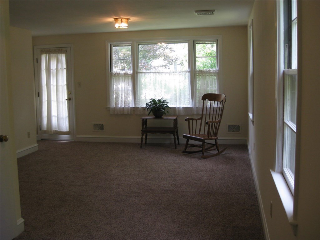 195 Old County Road Smithfield, RI 02917 - Photo 8 of 23