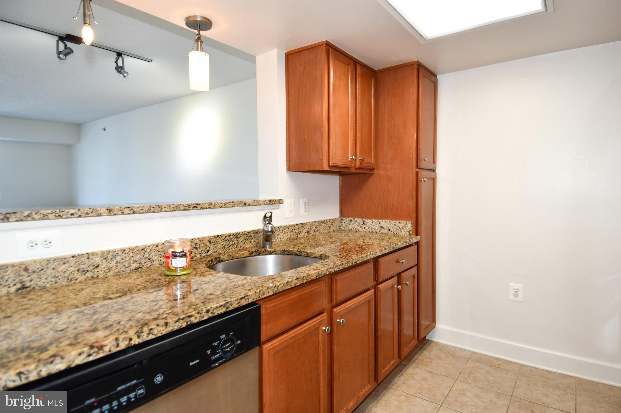 11800 Sunset Hills Road, Unit 1024 Reston, VA 20190 - Photo 10 of 41 Kitchen