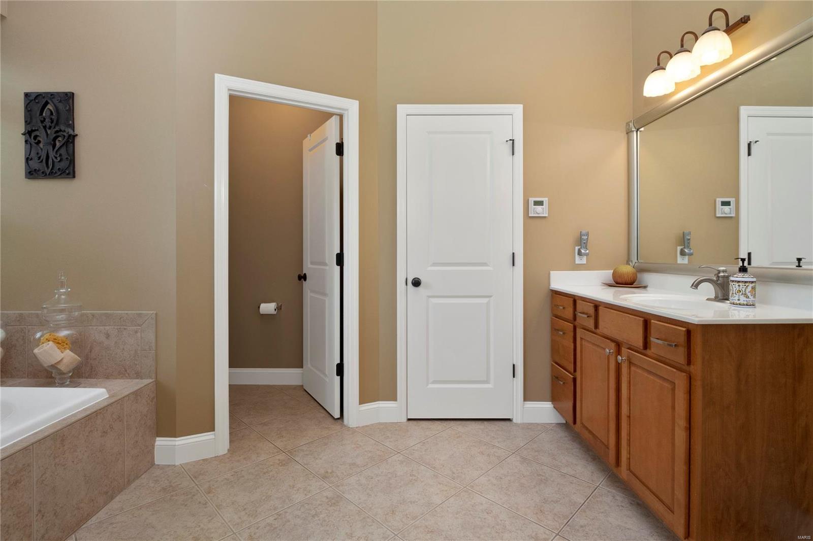 152 Barker Lane Ballwin, MO 63021 - Photo 18 of 40 Gallery Image 18