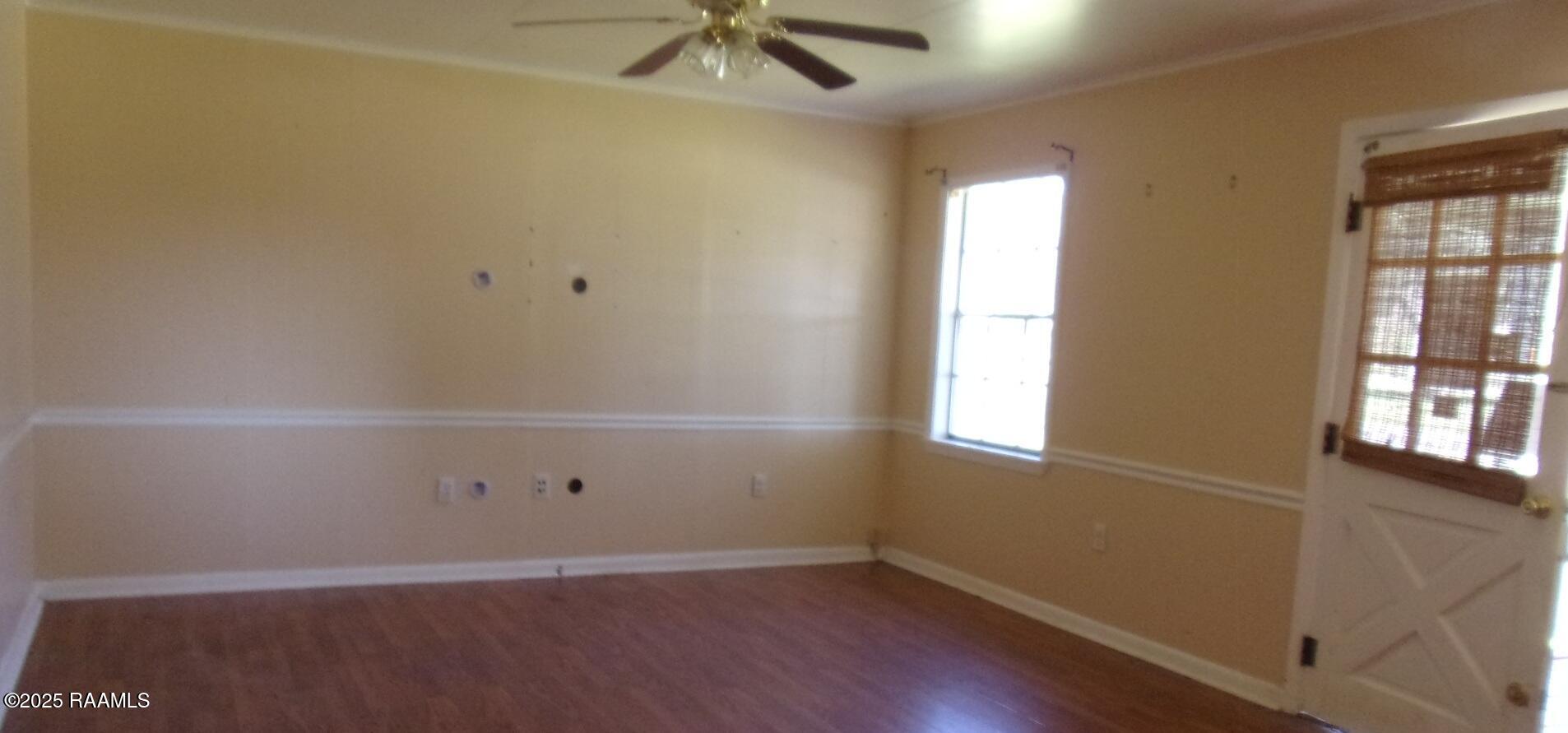 337 Highway 182 Sunset, LA 70584 - Photo 2 of 8 living room