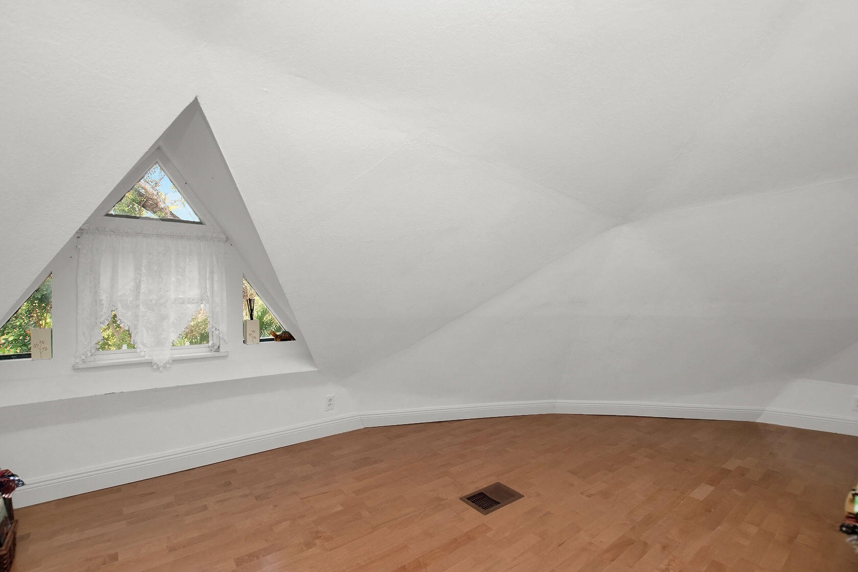 676 Sailfish Trail Key Largo, FL 33037 - Photo 22 of 38 an empty room with windows