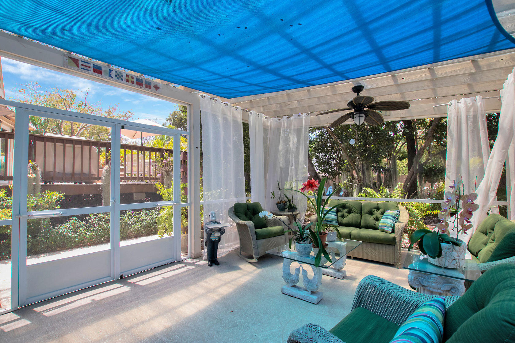 676 Sailfish Trail Key Largo, FL 33037 - Photo 29 of 38 a living room with furniture and a potted plant