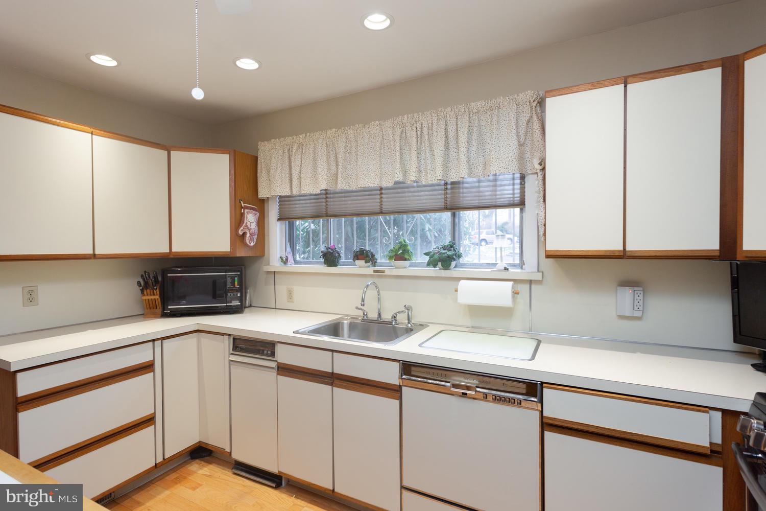 2219 Cambridge Road Broomall, PA 19008 - Photo 10 of 34 Gallery Image 10