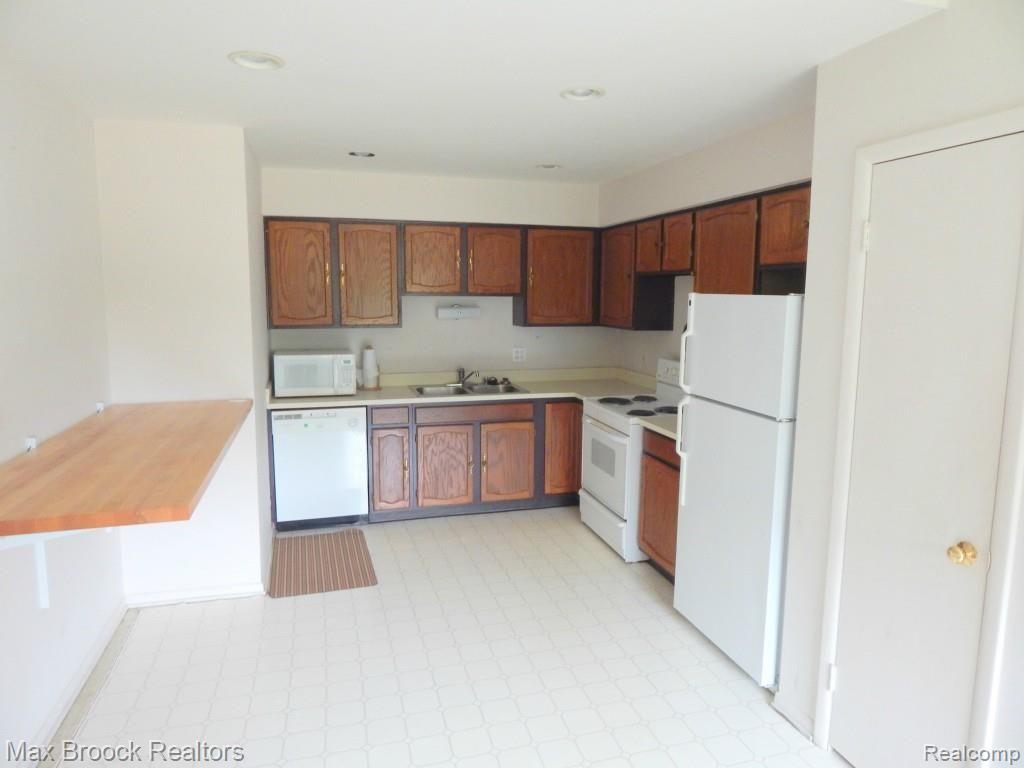 880 North Adams Road, Unit 5 Birmingham, MI 48009 - Photo 3 of 6