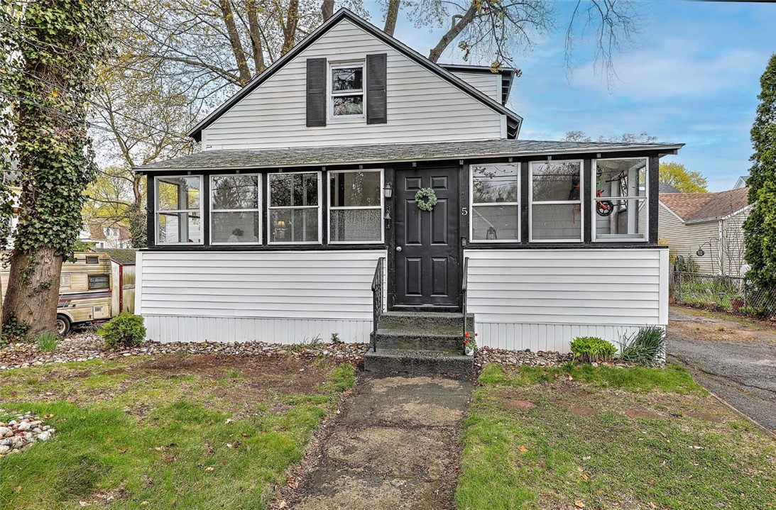 5 Oakside Street Warwick, RI 02889 - Photo 2 of 24